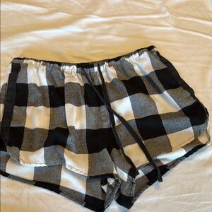 Colsie Black and White Plaid Women Shorts
